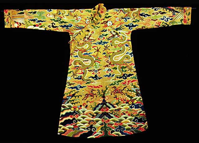 Dragon Robe <br> Kesi slit tapestry weaving <br>	Late Ming dynasty, circa 1600 - 1644 <br>	 © <a href=http://www.asianart.com/textiles/dragbadge.html>The Urban Council and Hong Kong Museum of Art</a>
