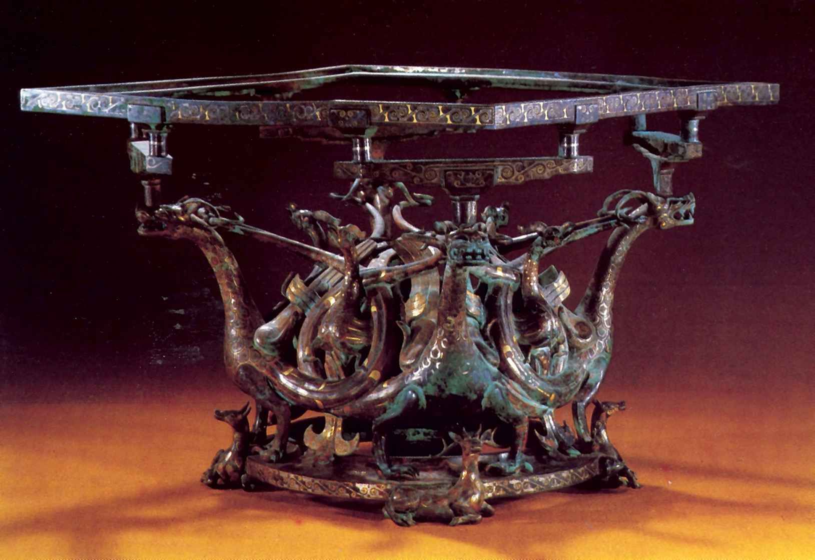 Бронзовый столик со скульптурной группой из четырех драконов и четырех фениксов 