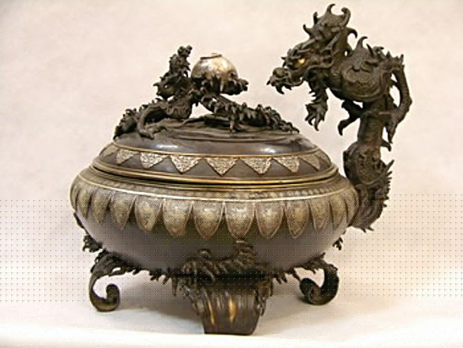 Декоративная ваза «Драконы играющие пылающей жемчужиной»