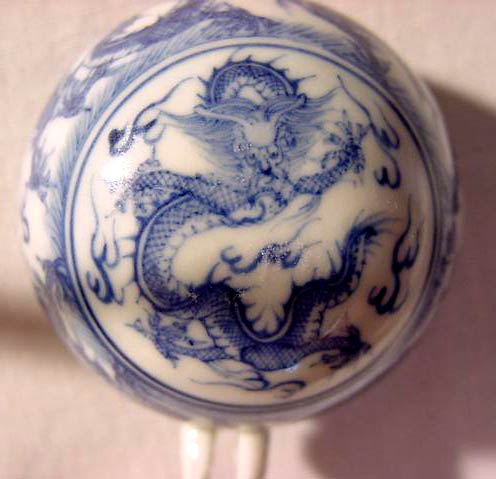 Фарфоровая поливальная чаша с девятью драконами, Китай, 19 век.