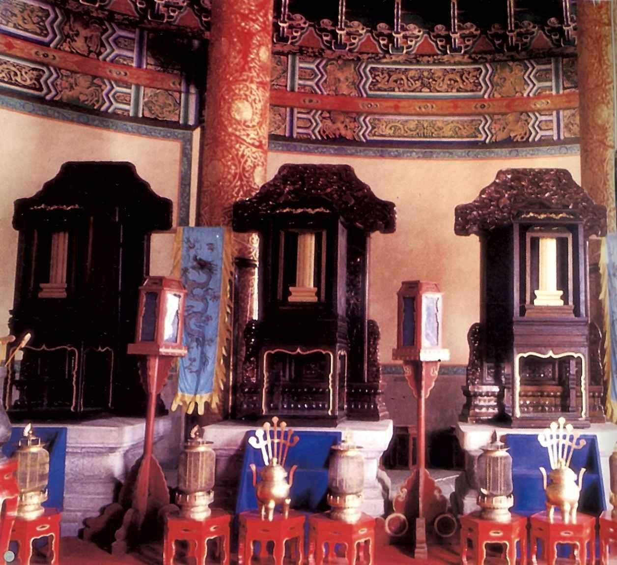 Интерьер храма Циняньдянь. Ансамбль Храма Неба