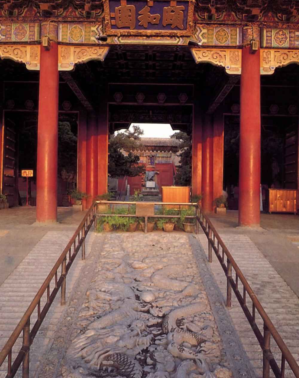 Проходной павильон. Ансамбль загородного императорского дворца Ихэюань